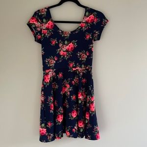 Beautiful Floral pattern “Planet Gold” dress!!